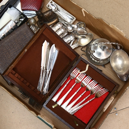 840 - Various King's pattern plated cutlery, cased sets of cutlery etc (boxful)