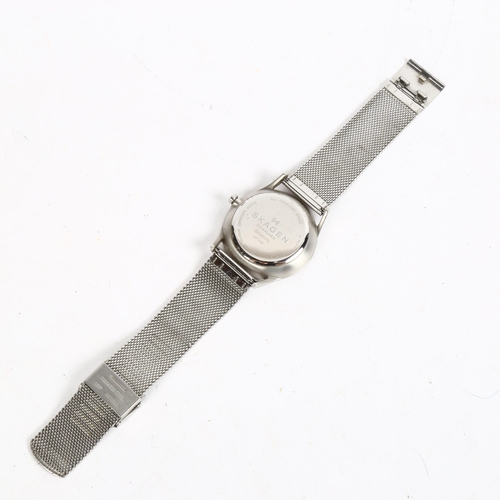 869 - SKAGEN, DENMARK - a stainless steel gent's wristwatch, SKW6172