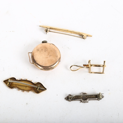 916 - A group of 9ct gold jewellery, to include a stone set pendant (missing central pendant), a 9ct two-c... 