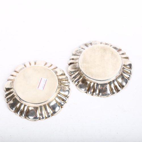 921 - A pair of sterling silver bon bon dishes with scalloped edge, Birmingham 1974, maker's marks for S J... 