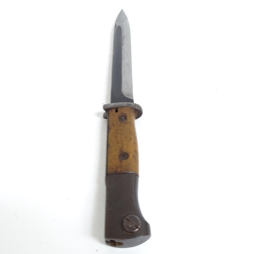 145 - A German 1898 pattern bayonet and scabbard, no. 4899, blade length 25cm