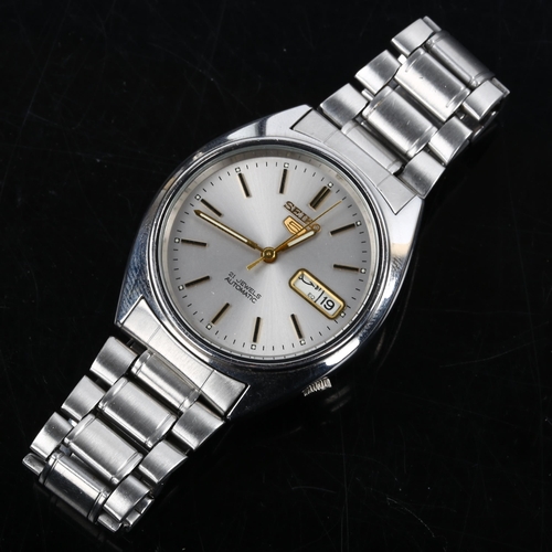 28 - SEIKO 5 - a stainless steel automatic bracelet watch, ref. 6309-8940, silvered dial with baton hour ... 