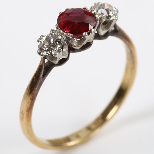 119 - An early 20th century 18ct gold three stone garnet and diamond ring, set with round-cut garnet and o... 