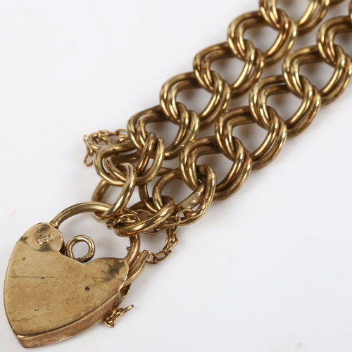 131 - A 9ct gold double curb link chain bracelet, with heart padlock clasp, bracelet length 18cm, 13.2g