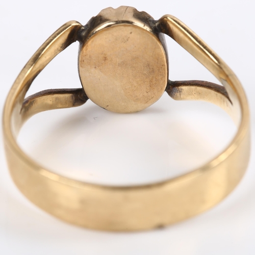 141 - A Georgian hair panel memorial ring, unmarked gold closed-back settings, with panel under glass crys... 