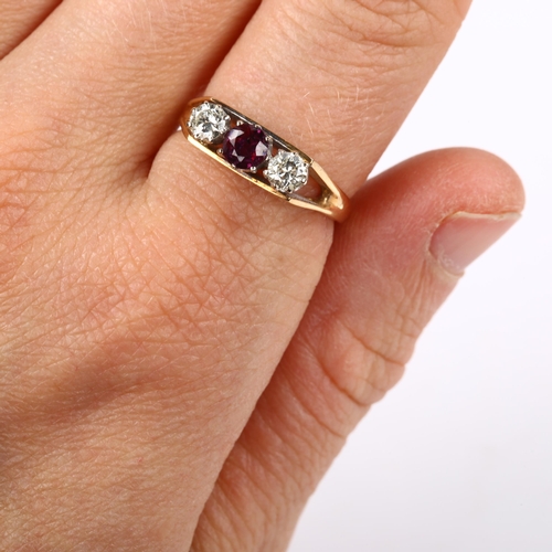 152 - An 18ct gold three stone ruby and diamond ring, set with round-cut ruby and modern round brilliant-c... 