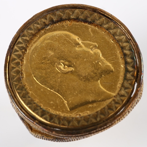 169 - An Edward VII 1907 gold half sovereign coin ring, in 9ct textured mount, setting height 22.1mm, size... 