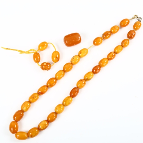 179 - A single-strand graduated butterscotch amber bead necklace, beads ranging from 16.6mm to 12.7mm, nec... 