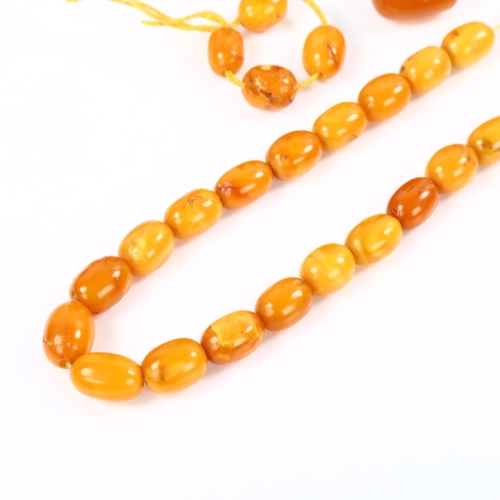 179 - A single-strand graduated butterscotch amber bead necklace, beads ranging from 16.6mm to 12.7mm, nec... 