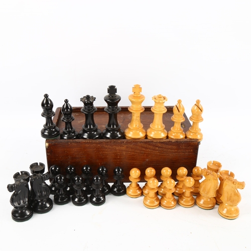 1072 - A boxwood and ebonised Staunton pattern chess set, King height 8.5cm, in wooden games box