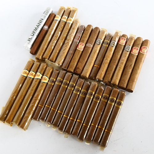 1102 - A collection of 30 Cuban and other cigars