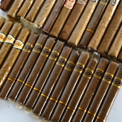 1102 - A collection of 30 Cuban and other cigars