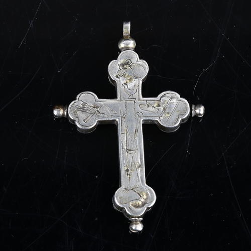 418 - A rare 16th century silver crucifix cross pendant, with screw fasteners opening to reveal compartmen... 