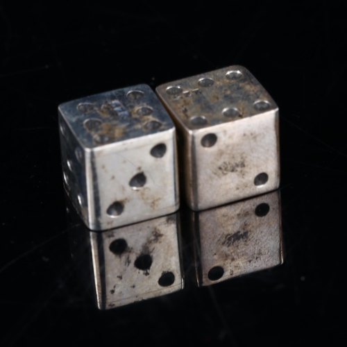 419 - A pair of sterling silver dice, width 1cm