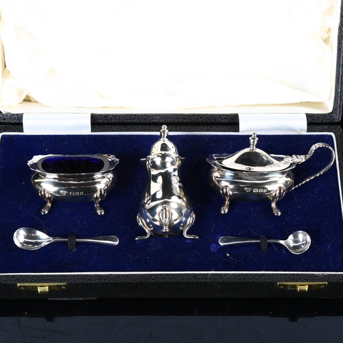 456 - An Elizabeth II silver 3-piece cruet set, comprising mustard pot, pepperette and salt cellar with sp... 