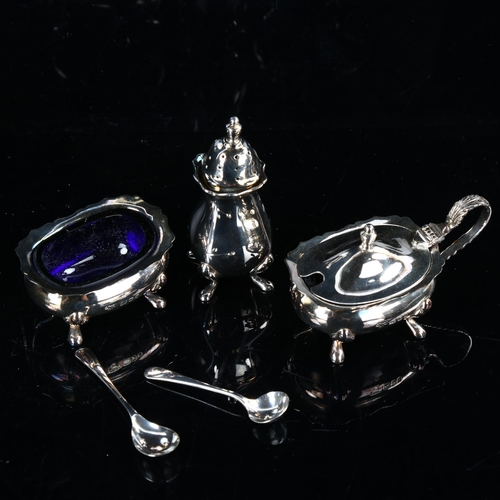 456 - An Elizabeth II silver 3-piece cruet set, comprising mustard pot, pepperette and salt cellar with sp... 