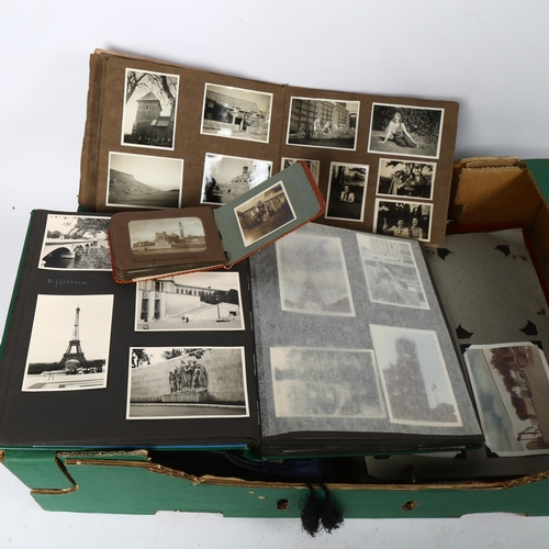 108 - A collection of early/mid-20th century travelling and family photograph albums