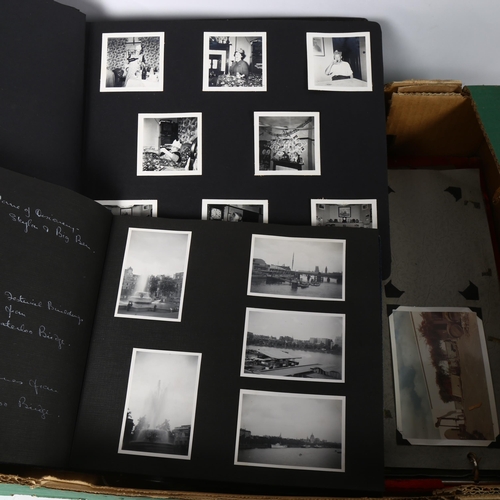 108 - A collection of early/mid-20th century travelling and family photograph albums