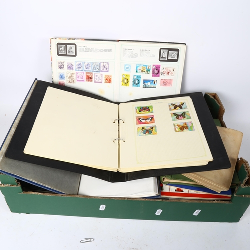 114 - A group of Vintage postage stamp albums and booklets
