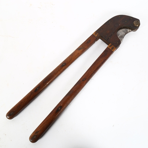 82 - A 19th century rosewood and steel veterinary tail docker tool, by Arnold & Sons of London, length 49... 