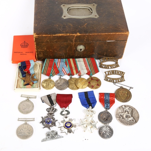 147 - Various medals and badges, including Second World War, George VI Faithful Service to William Ewart, ... 