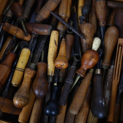 184 - A quantity of woodworking hand tools and chisels