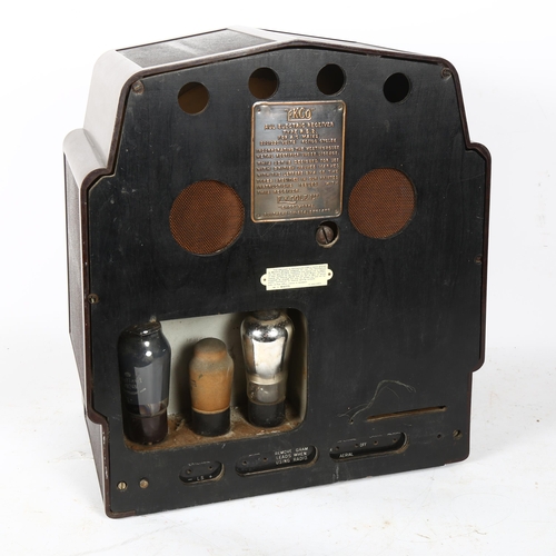 260 - An Art Deco Ekco RS2 Bakelite valve radio, height 14cm