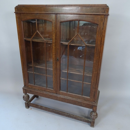 2069 - A Victorian oak bookcase, with 2 lattice-glazed doors and 2 adjustable shelves, 85cm x 118cm x 25cm ... 