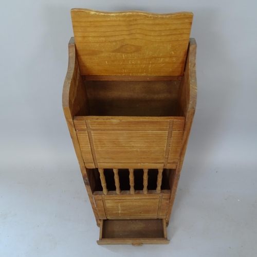 2104 - A French pine baguette box