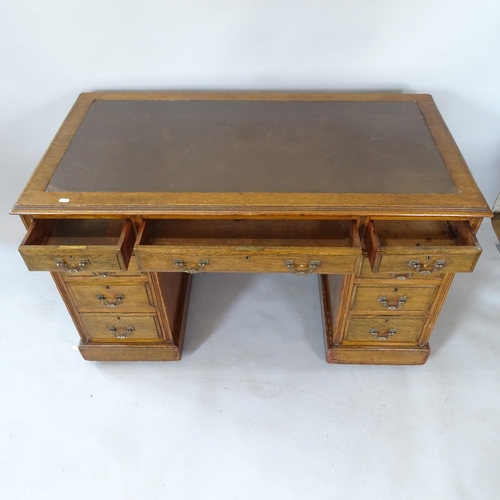 2114 - An early 20th century oak pedestal desk, with 9 fitted drawers and leather skiver, 122cm x 75cm x 64... 