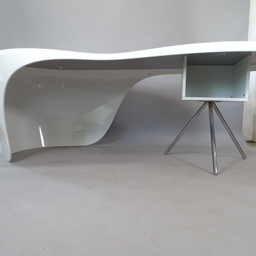 2185 - A contemporary design Uno desk, by Karim Rashid, for Della Rovere, with maker's marks, cost circa £4... 