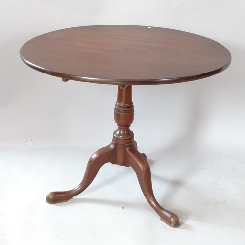 2261 - A Georgian mahogany circular-top tilt-top table, on tripod base, 89cm x 73cm