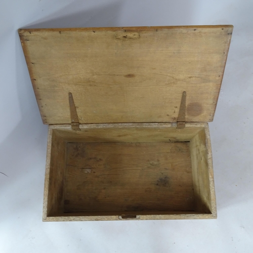 2270 - An elm blanket box, W73cm, H33cm, D41cm