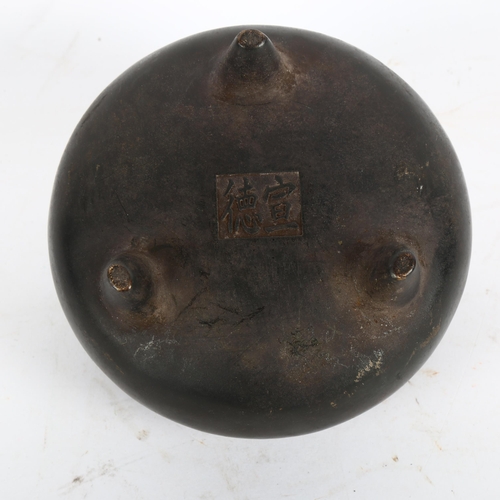 433 - A Chinese bronze tripod incense burner, character mark on base, diameter 12cm