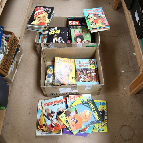 445 - A quantity of children's annuals (2 boxes)