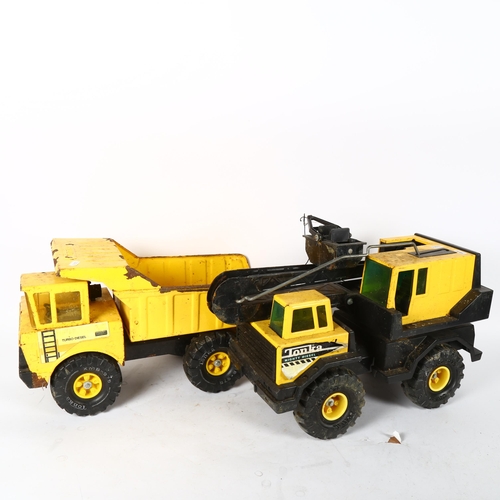 452 - 3 x 1970s Tonka Toys, comprising 2 dumper trucks and a crane