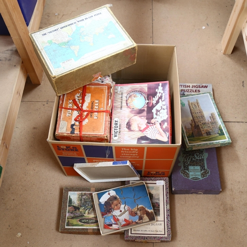 495 - A large selection of Vintage jigsaw puzzles