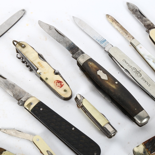 510 - A group of Vintage and other penknives, to include a mother-of-pearl silver-bladed fruit knife, a ho... 