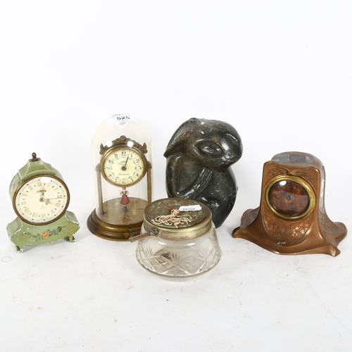 525 - A French Art Nouveau mantel clock of small size, 2 other small clocks, a soapstone ornament etc (5)