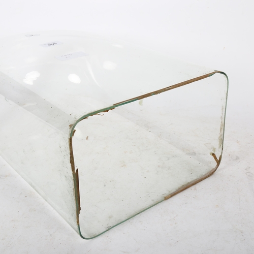 603 - A glass dome, internal measurements: W25.5cm, H43cm, D16cm