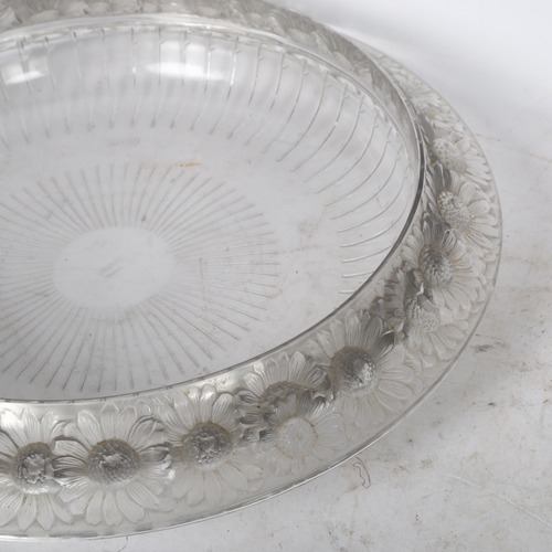 818 - RENE LALIQUE - Marguerites pattern bowl, with frosted relief moulded flowerhead design surround, eng... 