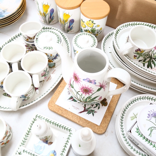 824 - A quantity of Portmeirion Botanic Garden pattern dinnerware, including teapot, kitchen storage jars,... 