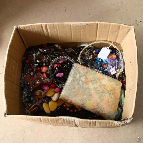 1035 - A large quantity of mixed modern costume jewellery (boxful)