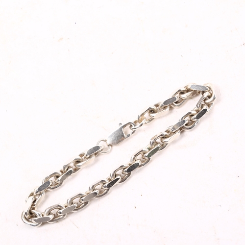 1069 - A sterling silver chain link bracelet