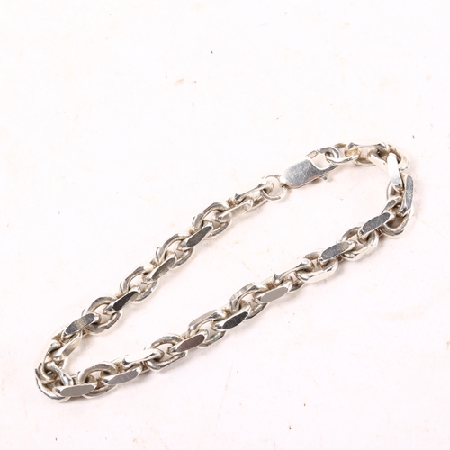 1069 - A sterling silver chain link bracelet