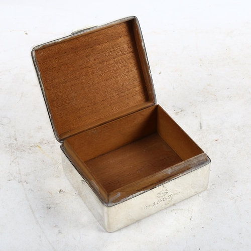 1110 - A George V engine turned silver cigarette box, Birmingham 1936