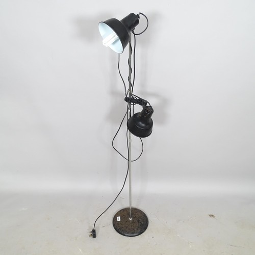 2699 - A mid-century floor lamp, with 2 adjustable lights