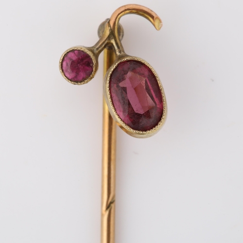 141 - A 19th century 9ct rose gold garnet berry stickpin, stickpin head length 11.2mm, overall length 49.3... 