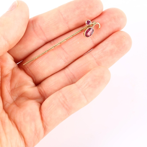 141 - A 19th century 9ct rose gold garnet berry stickpin, stickpin head length 11.2mm, overall length 49.3... 