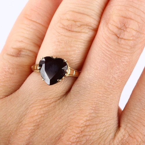 187 - An Antique 9ct gold garnet heart dress ring, set with heart-cut garnet, setting height 10.3mm, size ... 